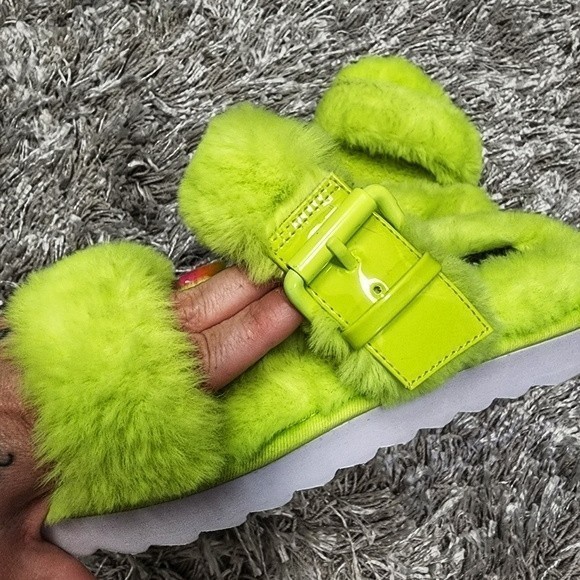 Nine West Women's Funkie fuzzy neon green faux Furry Slide buckled Sandals - Picture 4 of 6